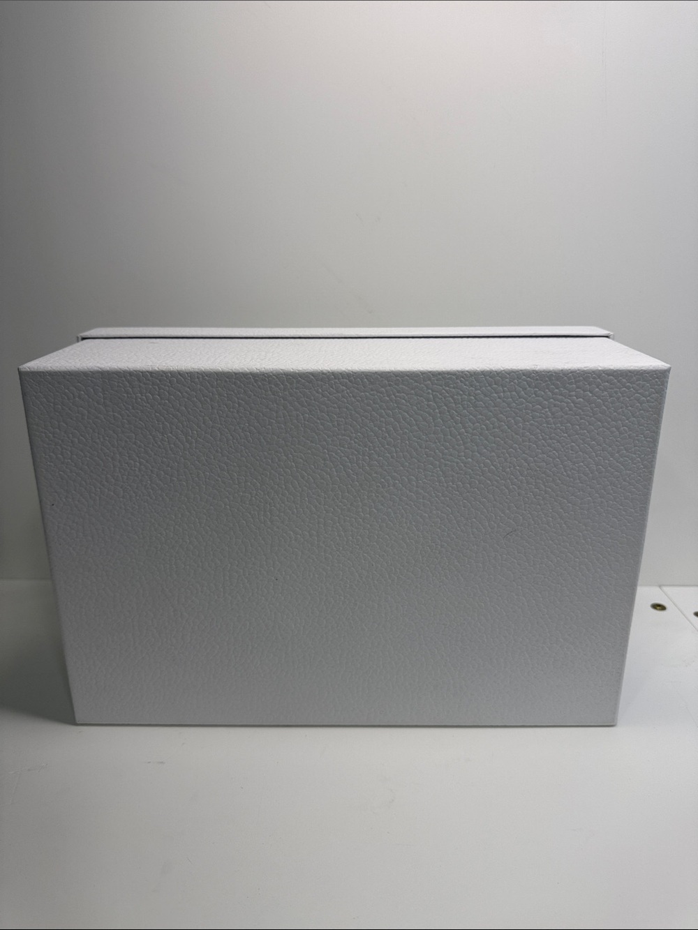 Dior White Box with Gold Foil Logo - Picture 6 of 8